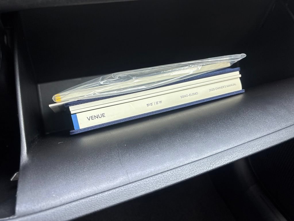 Used 2025 Hyundai Venue SE FWD image 28