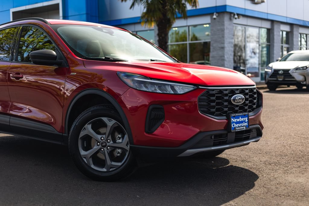 Used 2025 Ford Escape ST-Line AWD/4WD image 3