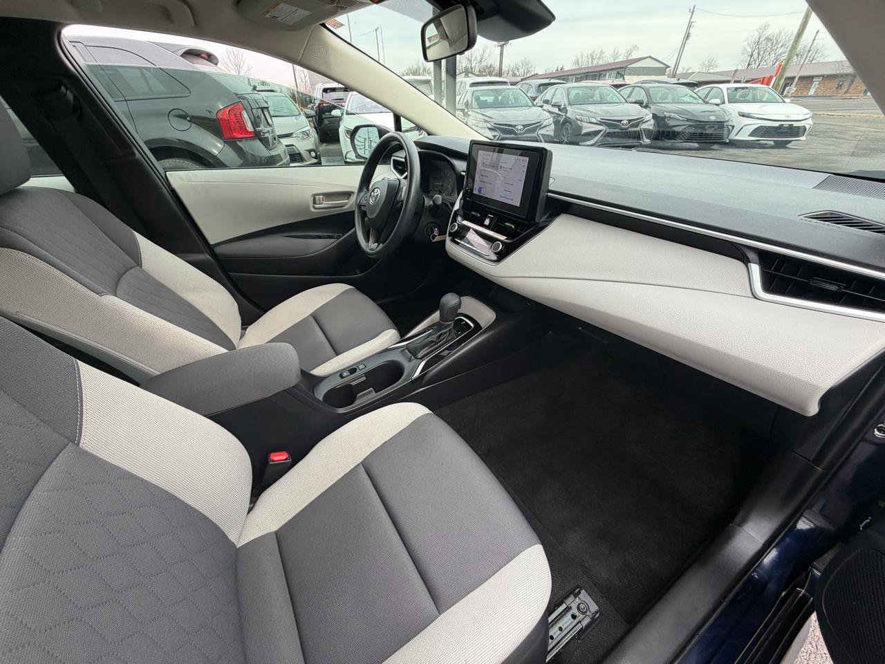 Used 2025 Toyota Corolla LE image 12