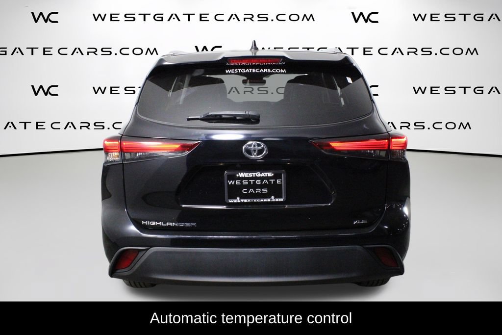 Used 2023 Toyota Highlander XLE FWD image 4