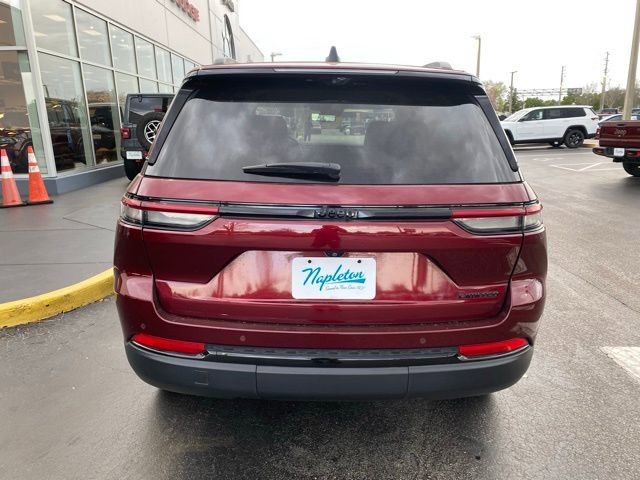 Used 2023 Jeep Grand Cherokee Limited w/ Luxury Tech Group II image 8