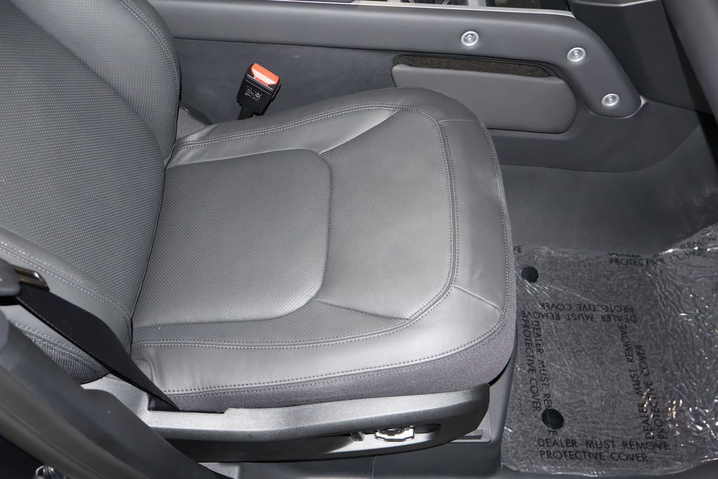 Used 2025 Land Rover Defender 130 V8 image 34