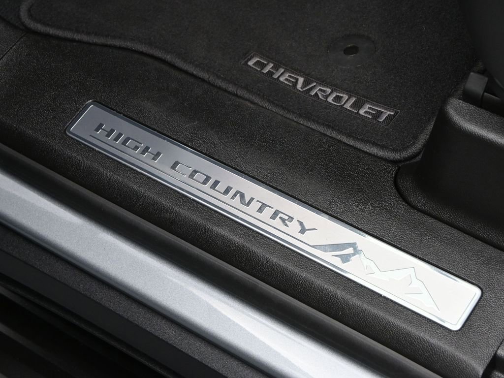 Used 2025 Chevrolet Tahoe High Country AWD/4WD image 14