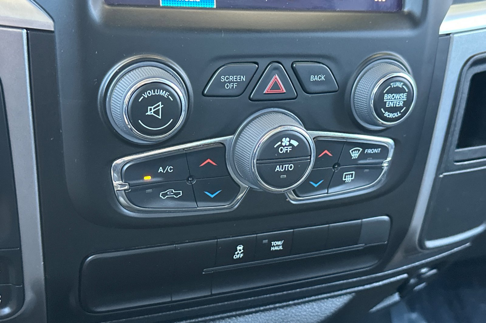 Used 2023 RAM 1500 Classic SLT w/ Electronics Group AWD/4WD image 19