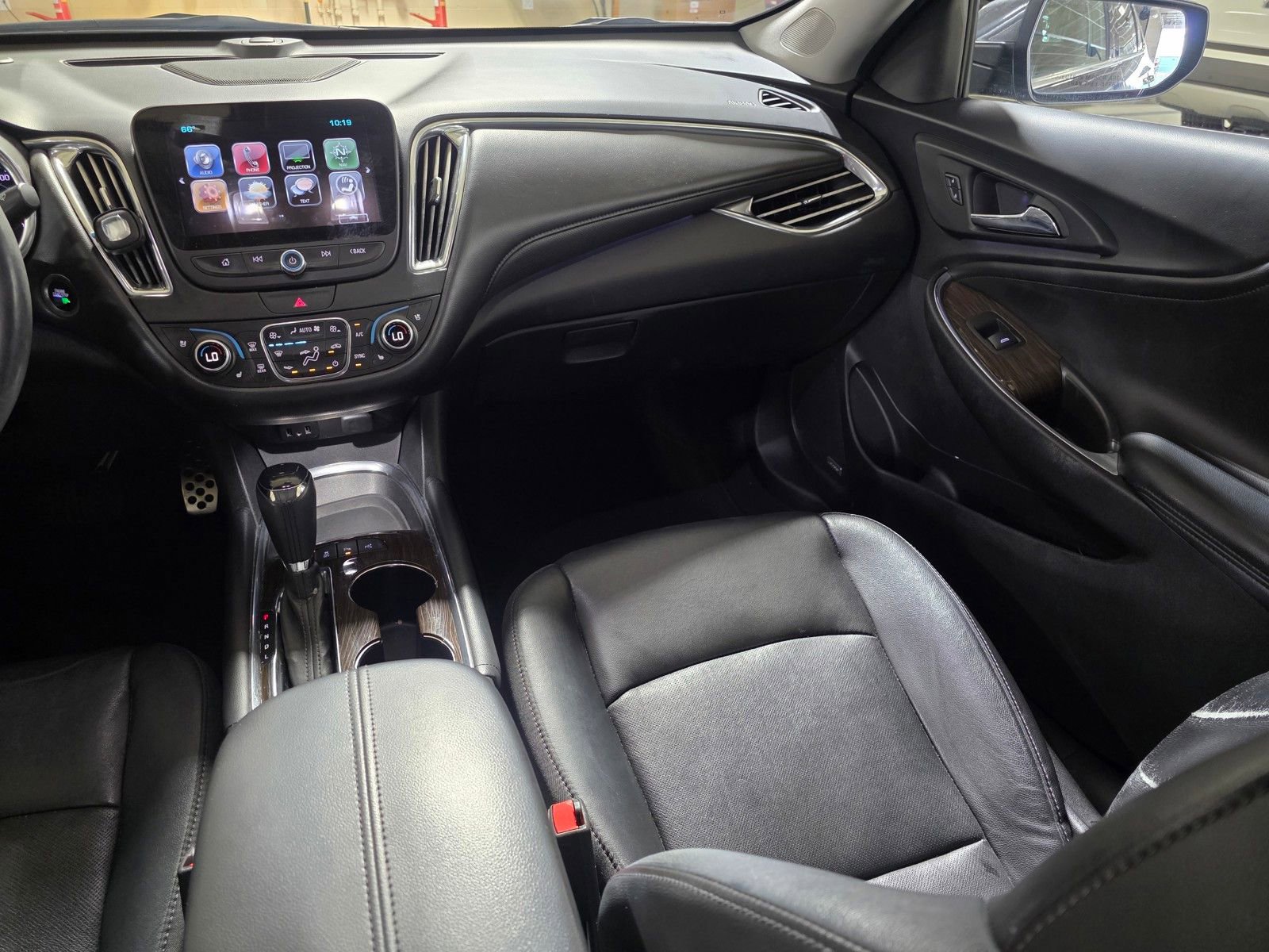 Used 2017 Chevrolet Malibu Premier w/ Premier Sun and Wheel Package FWD image 13