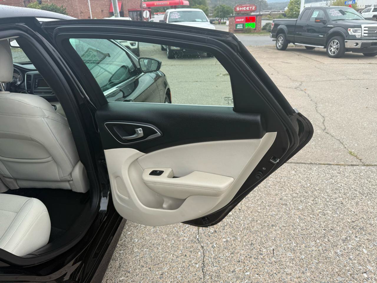 Used 2015 Chrysler 200 Limited FWD image 50