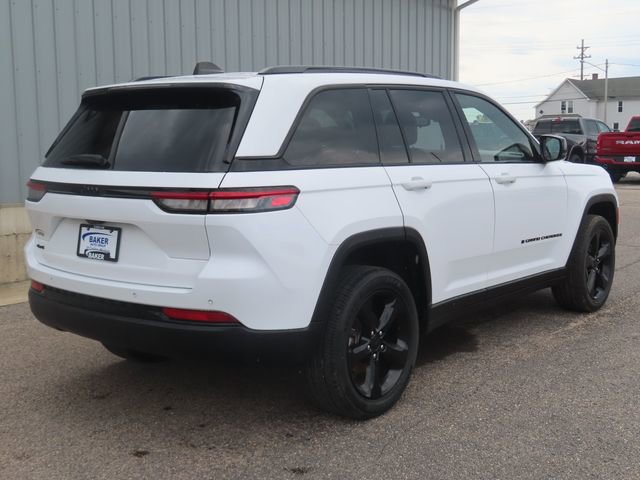 Used 2023 Jeep Grand Cherokee Altitude AWD/4WD image 4