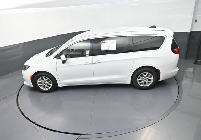Used 2023 Chrysler Voyager LX FWD image 14