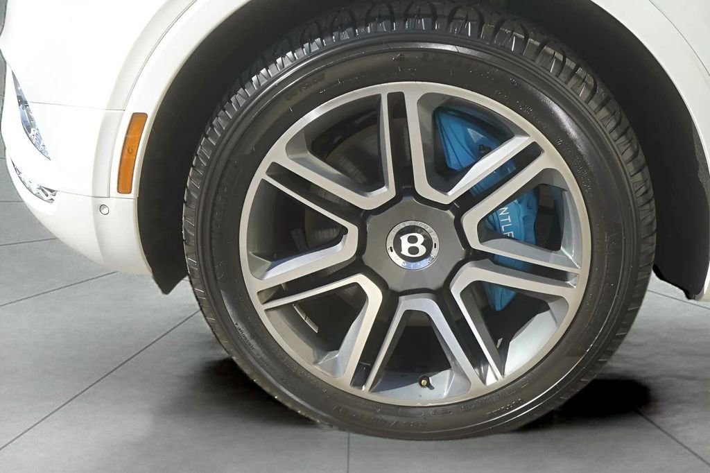 Used 2018 Bentley Bentayga image 19
