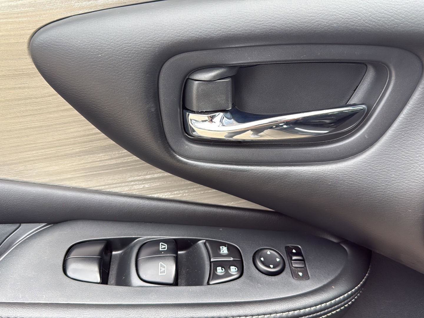 Used 2018 Nissan Murano S image 11