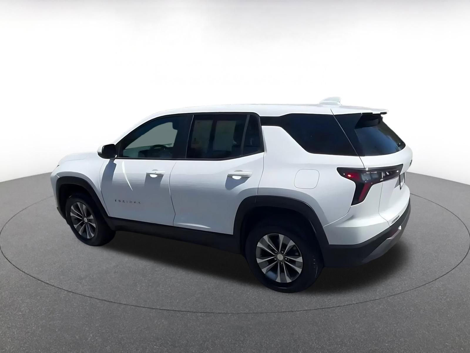 Used 2025 Chevrolet Equinox LT FWD image 10