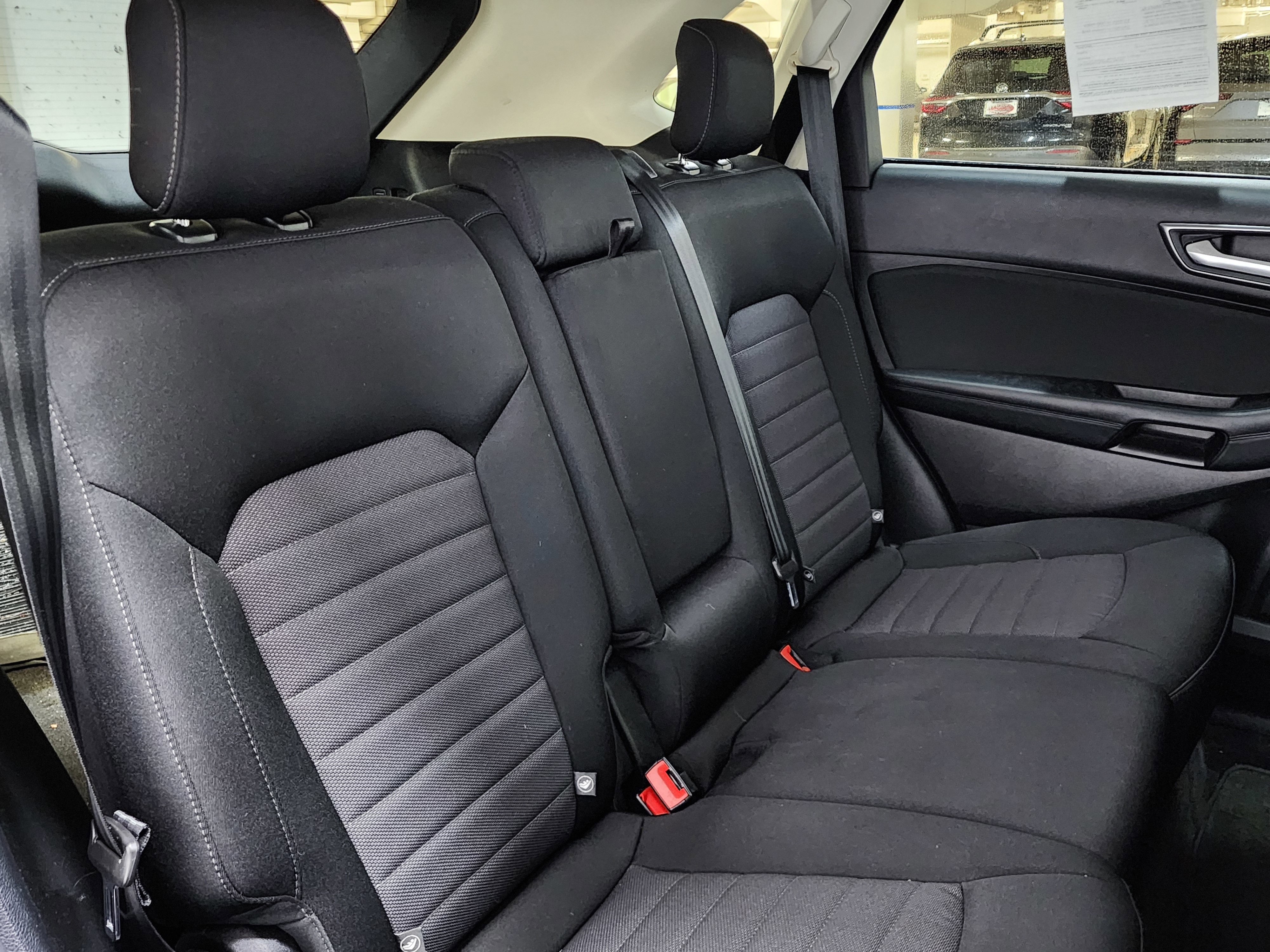 Used 2018 Ford Edge SE image 20