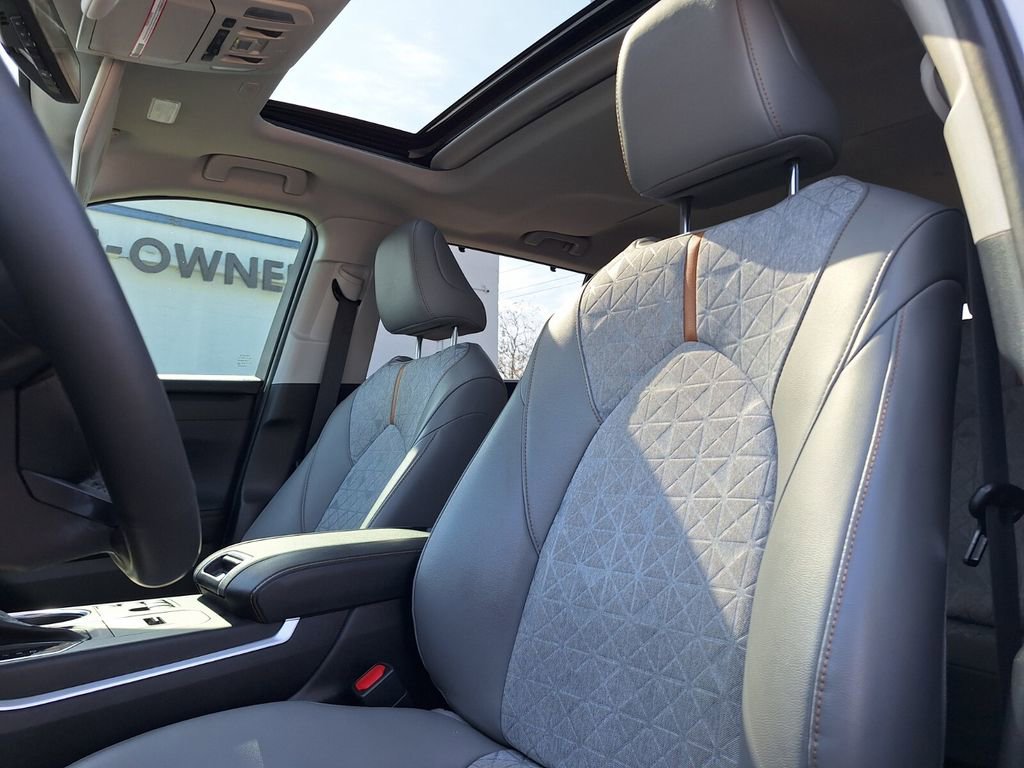 Used 2023 Toyota Highlander Bronze Edition image 23