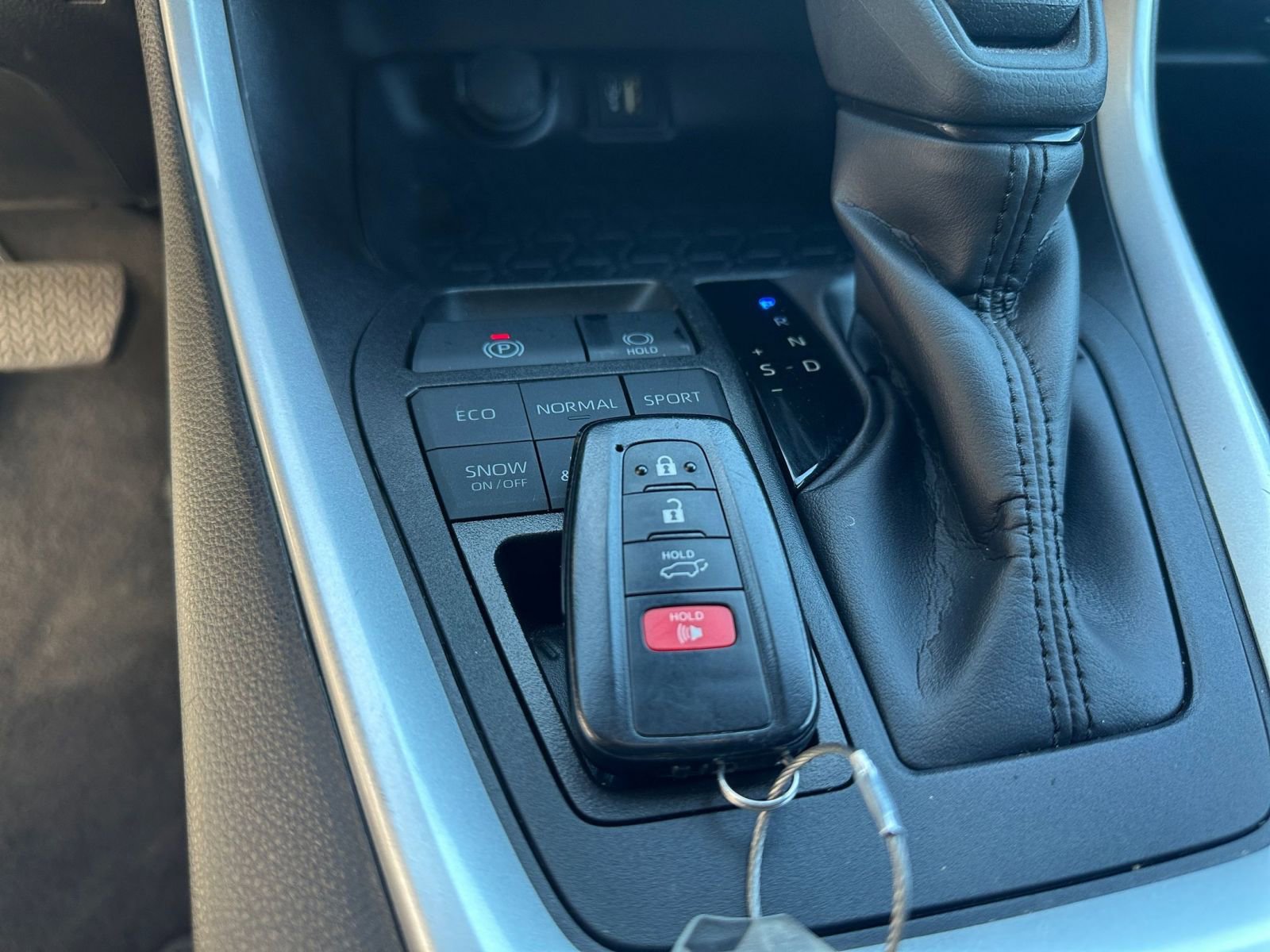 Used 2025 Toyota RAV4 XLE w/ Convenience Package image 21