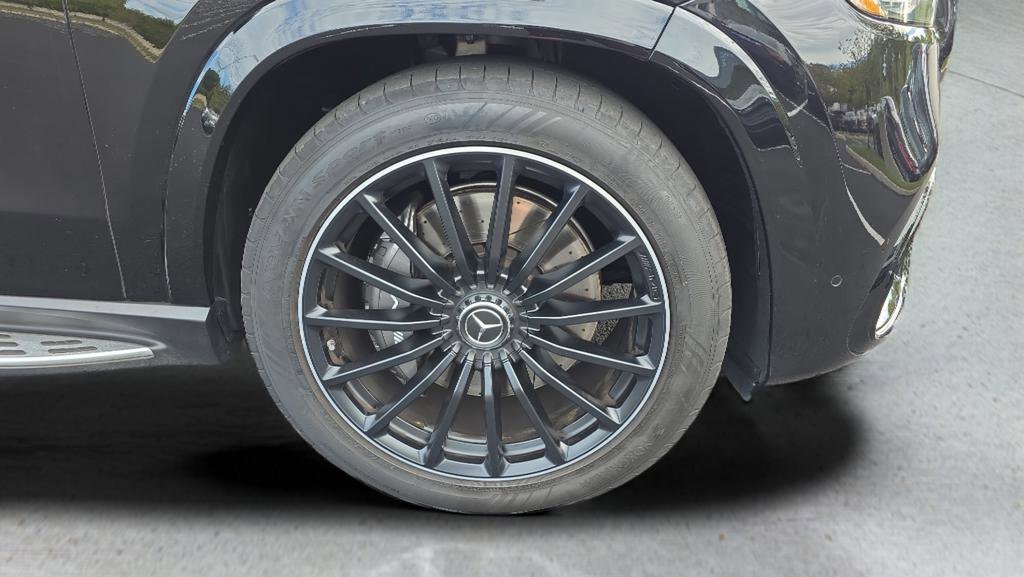 Used 2025 Mercedes-Benz GLS 63 AMG 4MATIC image 13