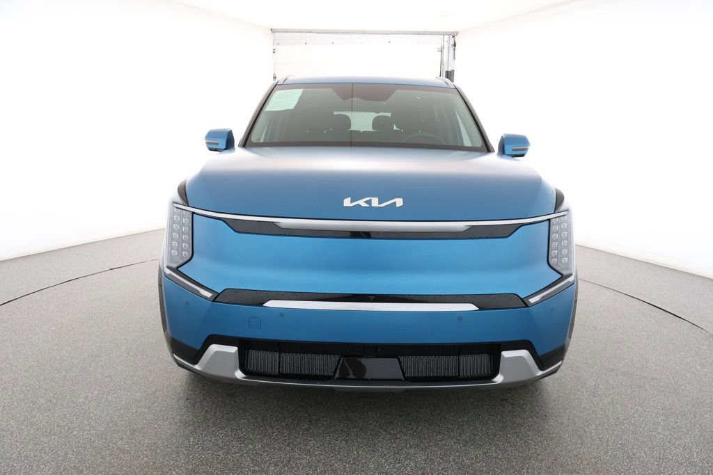 Used 2024 Kia EV9 Land image 2