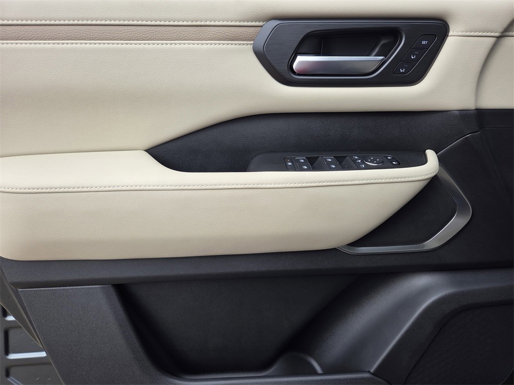 New 2026 Nissan Armada Platinum image 14