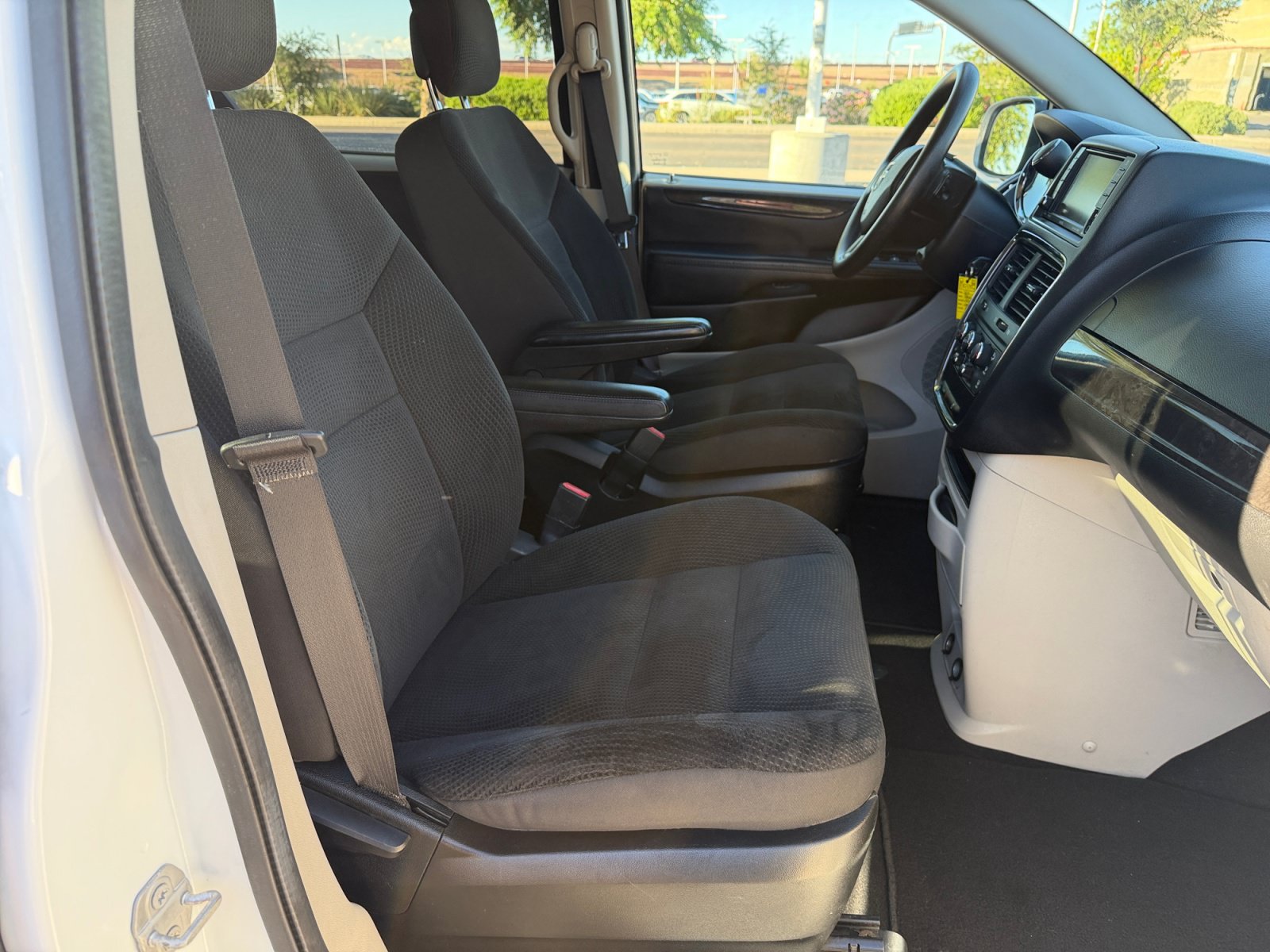 Used 2018 Dodge Grand Caravan SE w/ UConnect Hands-Free Group FWD image 30