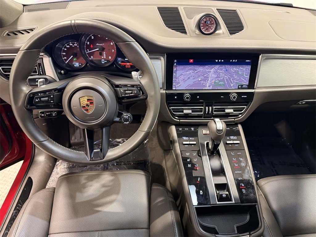 Used 2025 Porsche Macan image 15