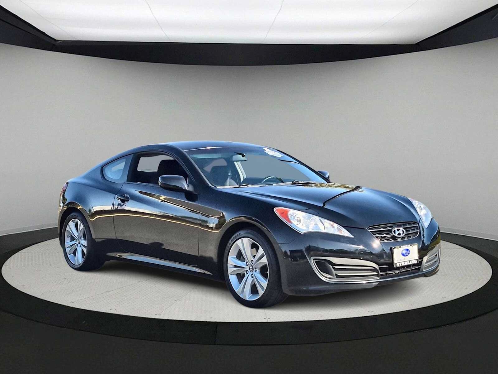 Used 2012 Hyundai Genesis 2.0T RWD image 2
