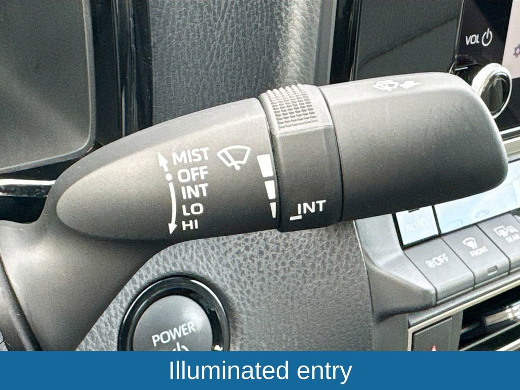 Used 2025 Toyota Camry SE image 14