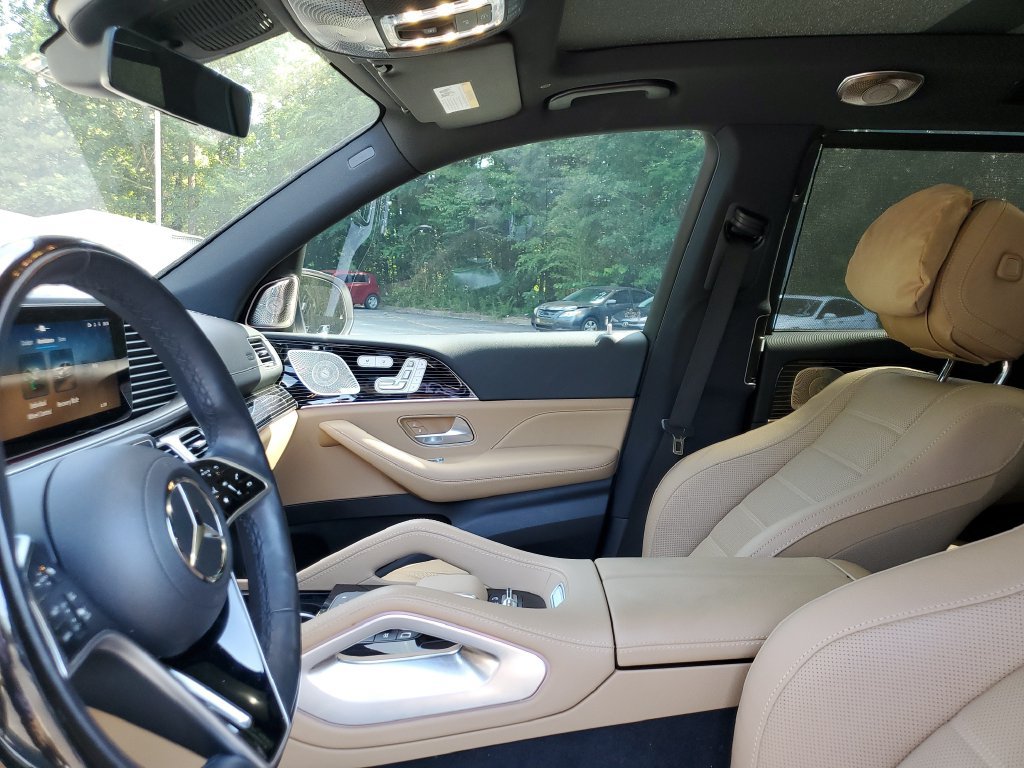 Used 2025 Mercedes-Benz GLS 580 4MATIC image 19