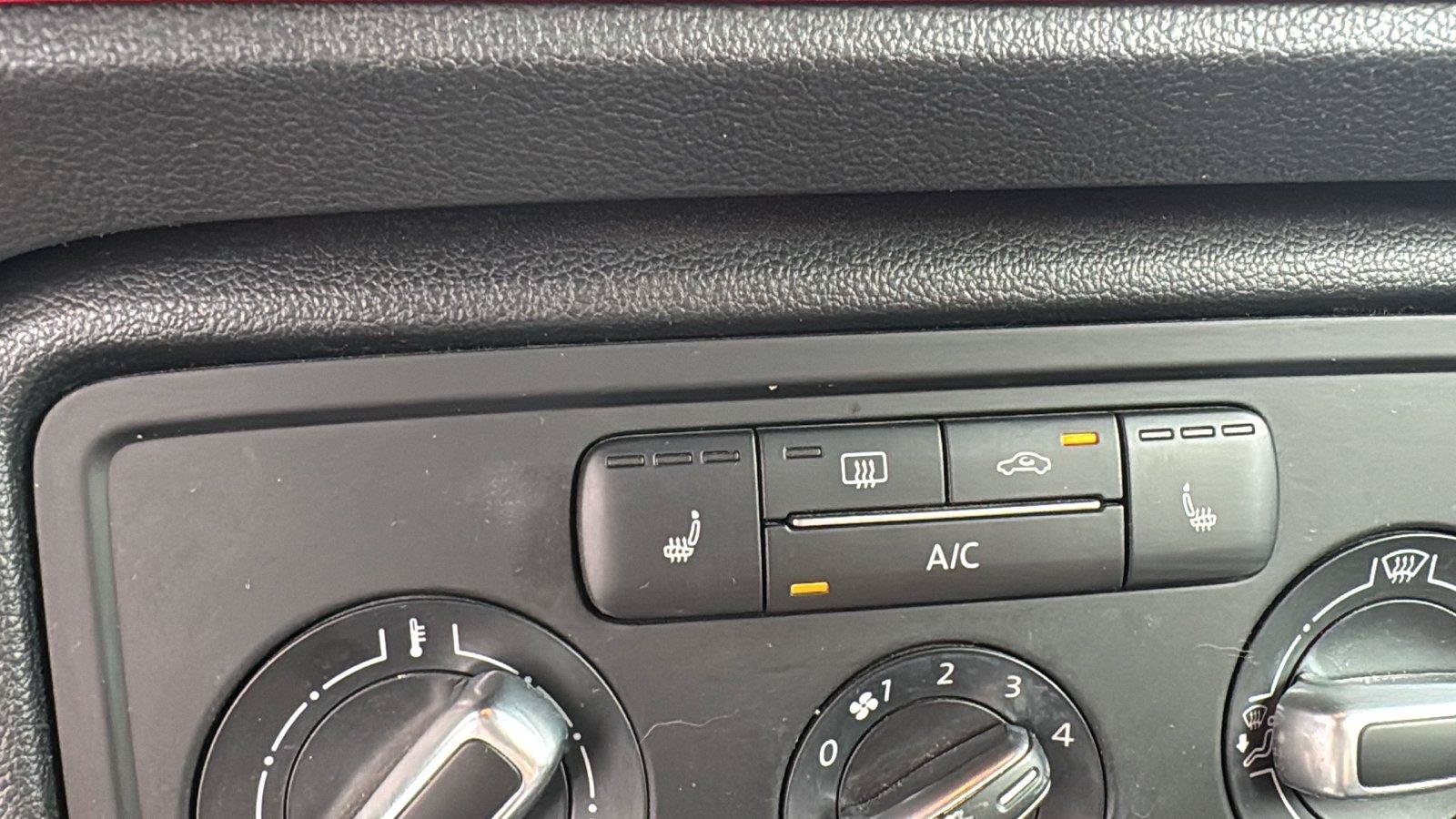 Used 2015 Volkswagen Beetle 1.8T FWD image 17