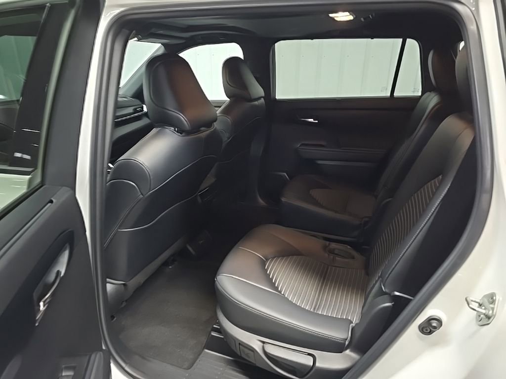Used 2023 Toyota Highlander XSE AWD/4WD image 31