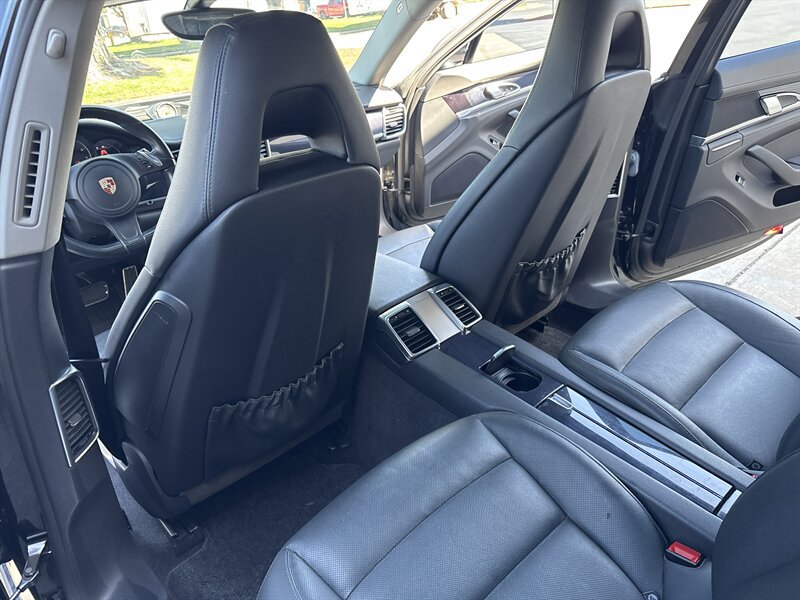 Used 2014 Porsche Panamera 4 AWD/4WD image 28