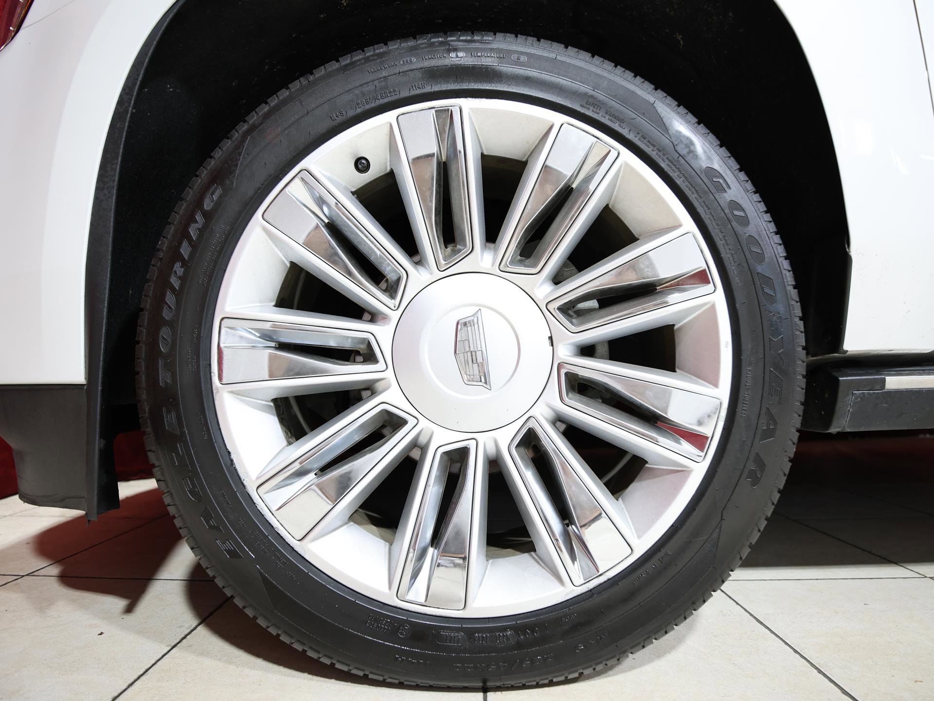 Used 2016 Cadillac Escalade Platinum AWD/4WD image 7