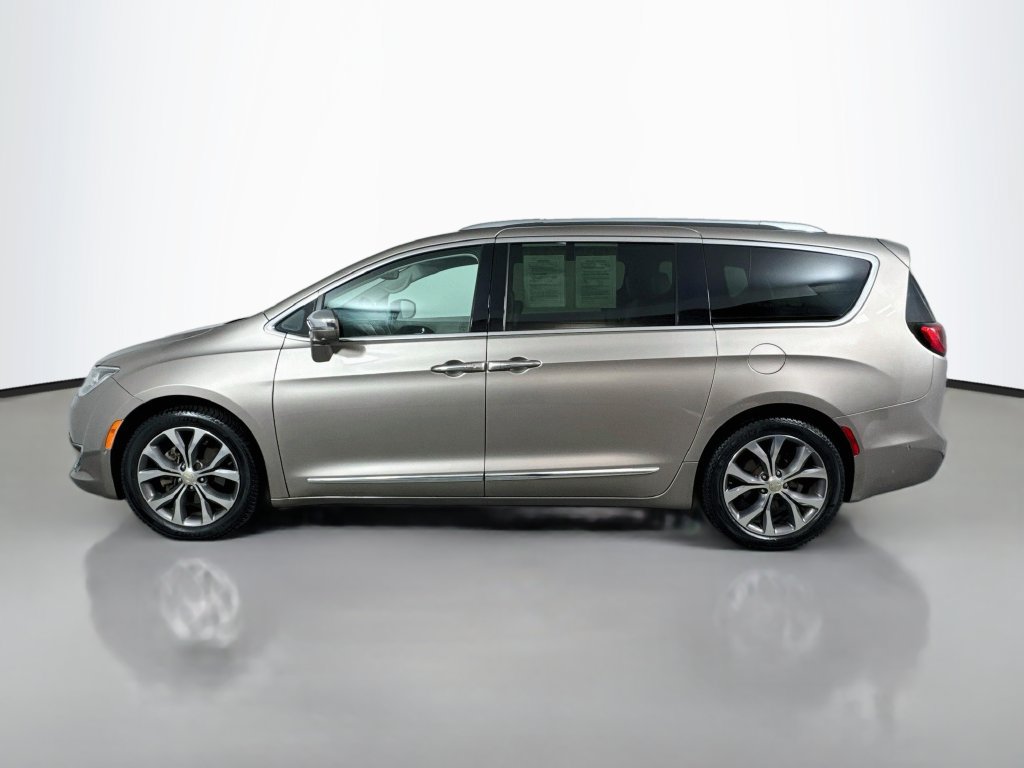 Used 2017 Chrysler Pacifica Limited FWD image 10