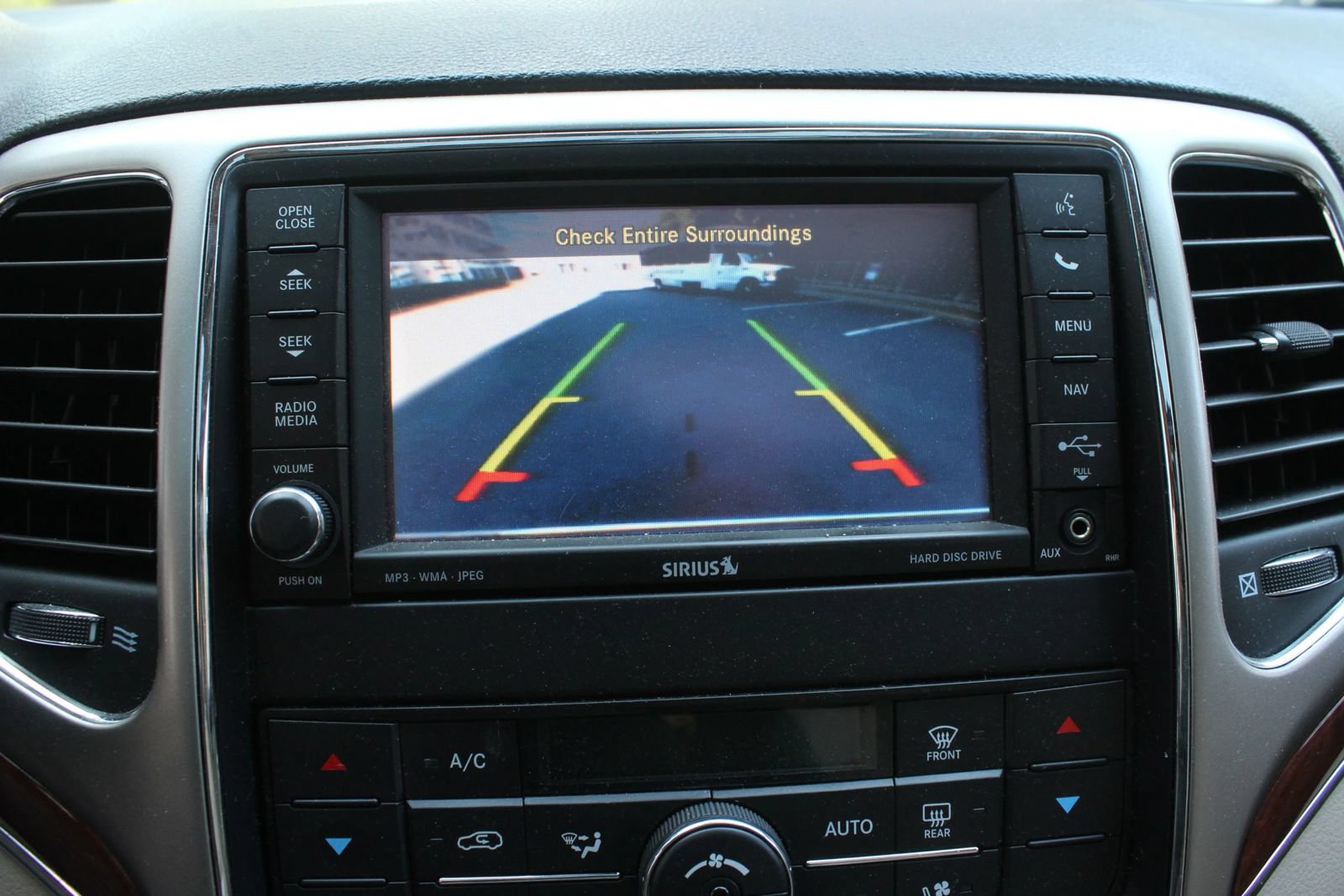 Used 2012 Jeep Grand Cherokee Limited w/ Luxury Group II AWD/4WD image 33