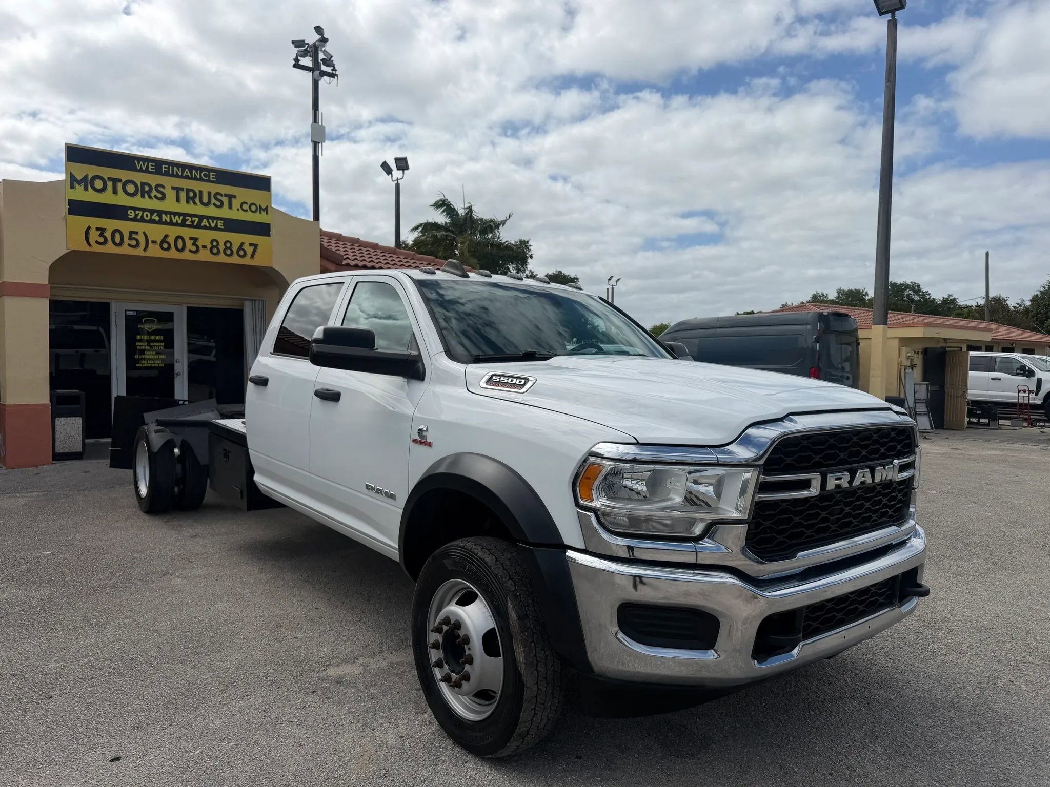 Used 2021 RAM 5500 Tradesman w/ Chrome Appearance Group AWD/4WD image 7
