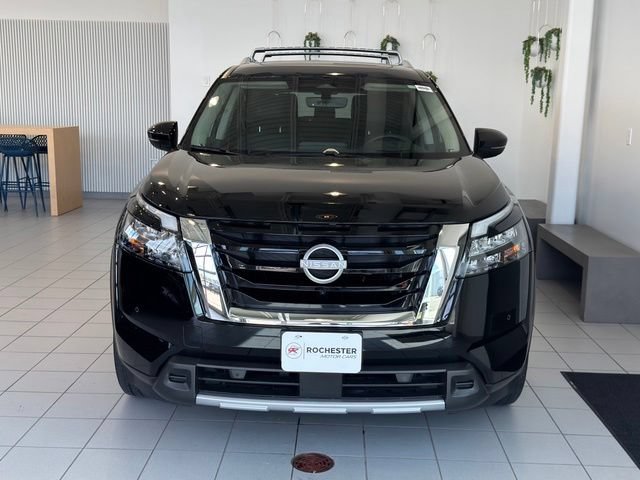 Used 2025 Nissan Pathfinder Platinum AWD/4WD image 40