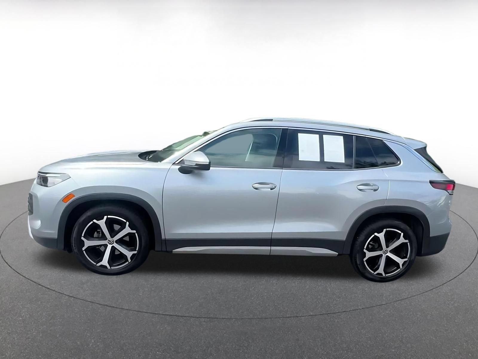 Used 2026 Volkswagen Tiguan SE FWD image 8