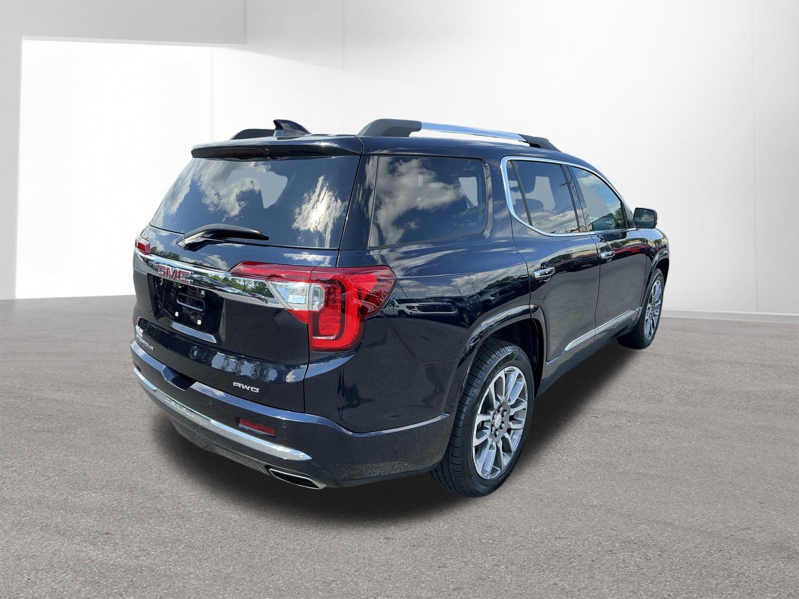 Used 2021 GMC Acadia Denali w/ Denali Ultimate Package AWD/4WD image 3