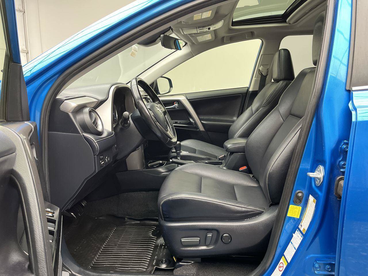 Used 2018 Toyota RAV4 Limited w/ Advanced Technology Package AWD/4WD image 3