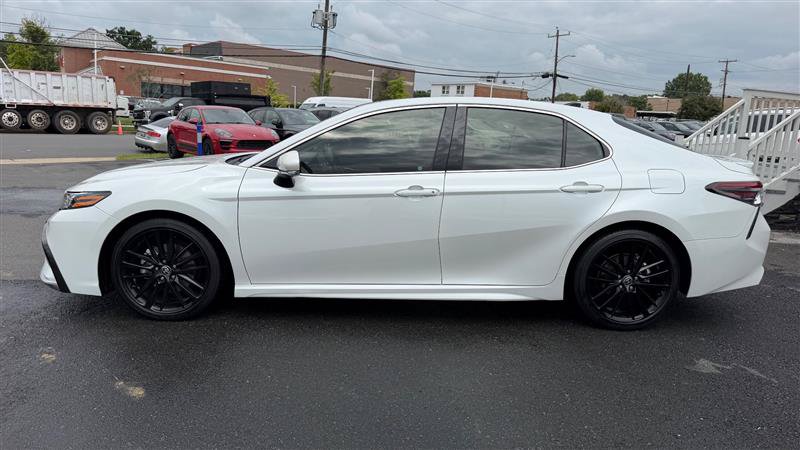 Used 2022 Toyota Camry XSE FWD image 3