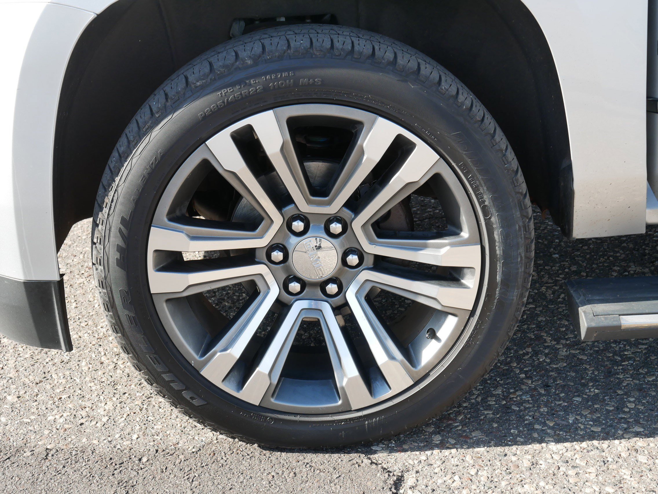 Used 2020 GMC Yukon Denali w/ Denali Premium Package image 15