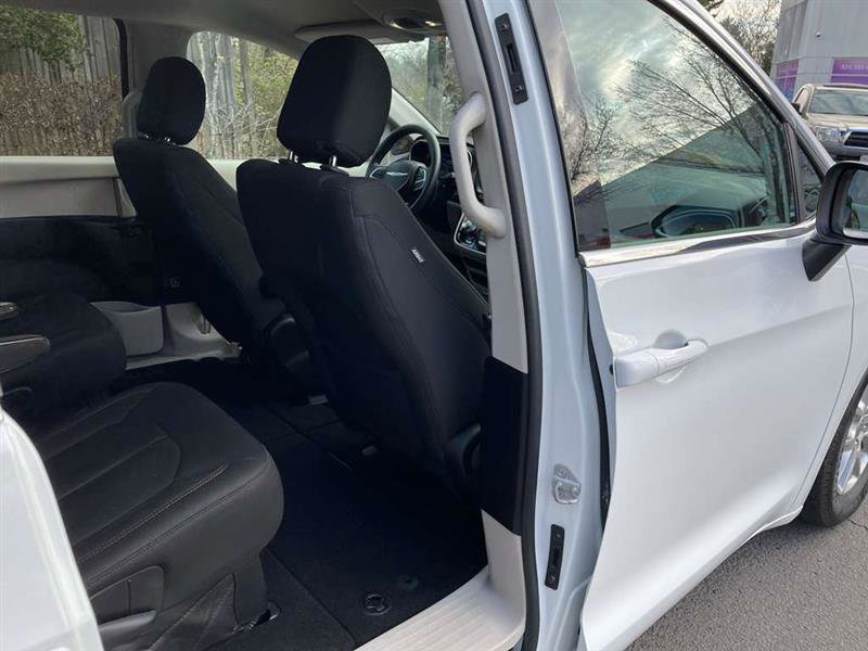 Used 2017 Chrysler Pacifica LX image 46