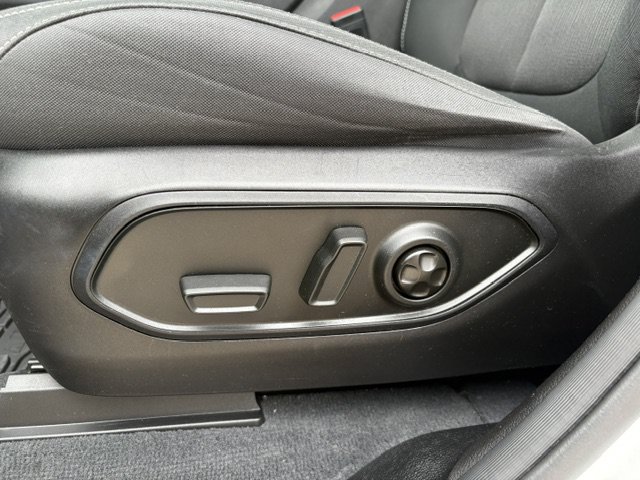 Used 2023 Jeep Grand Cherokee Laredo w/ Luxury Tech Group I AWD/4WD image 14