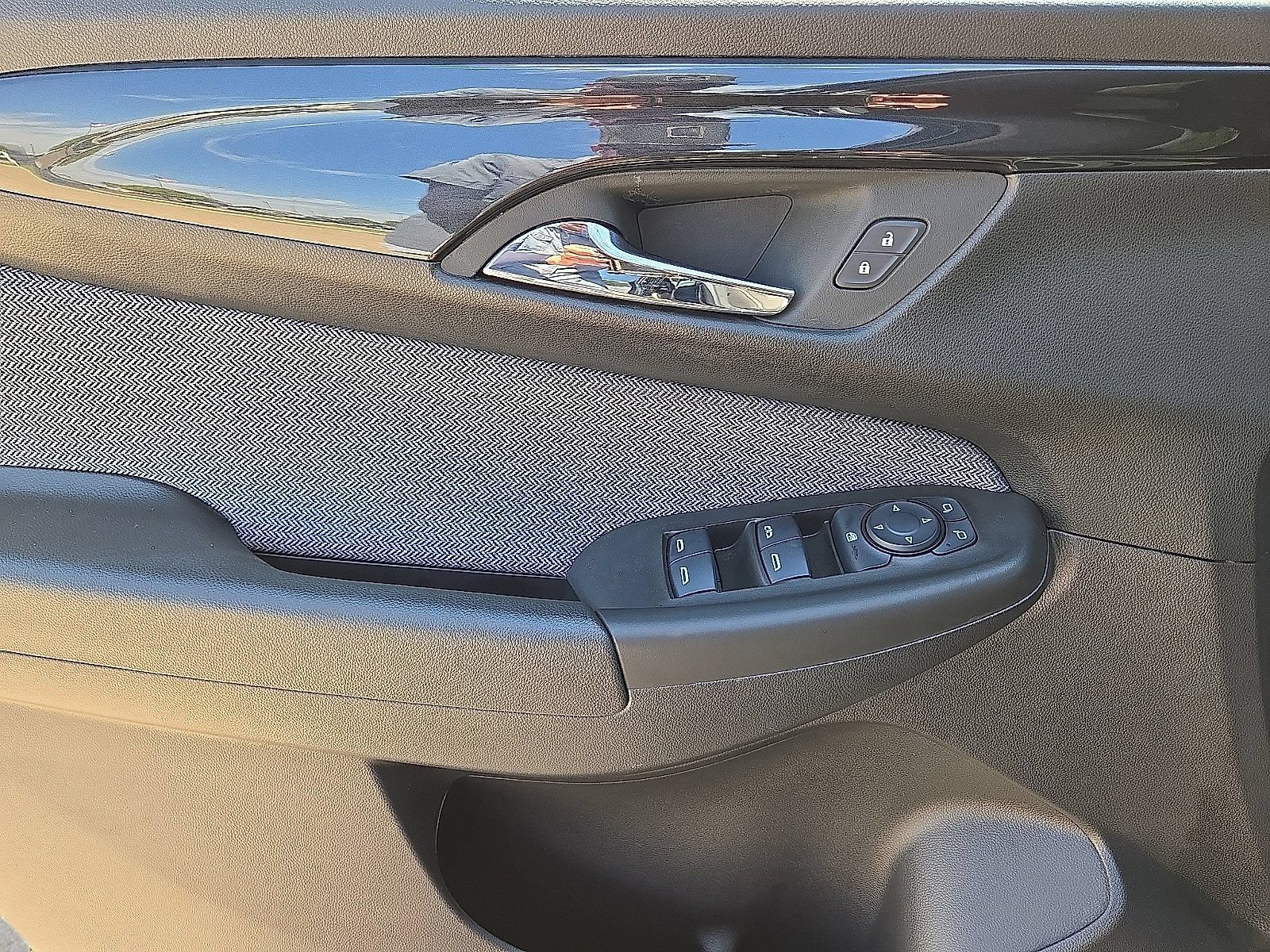 Used 2025 Chevrolet TrailBlazer LT w/ LT Cold Weather Package FWD image 20
