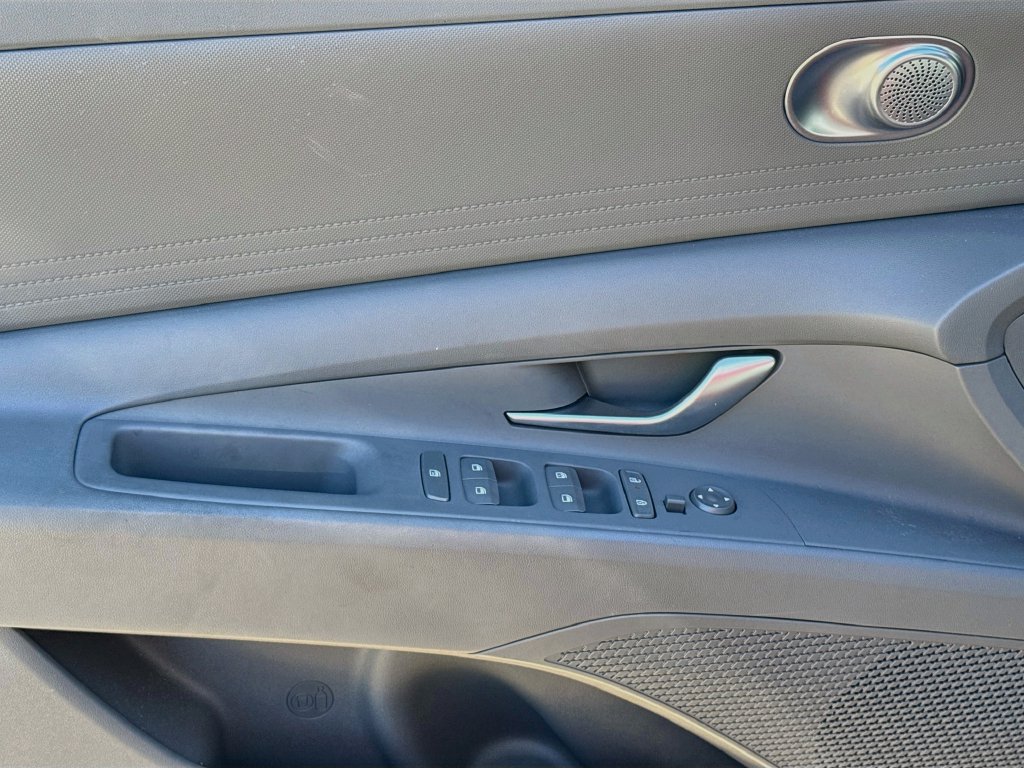 Used 2024 Hyundai Elantra SEL FWD image 11