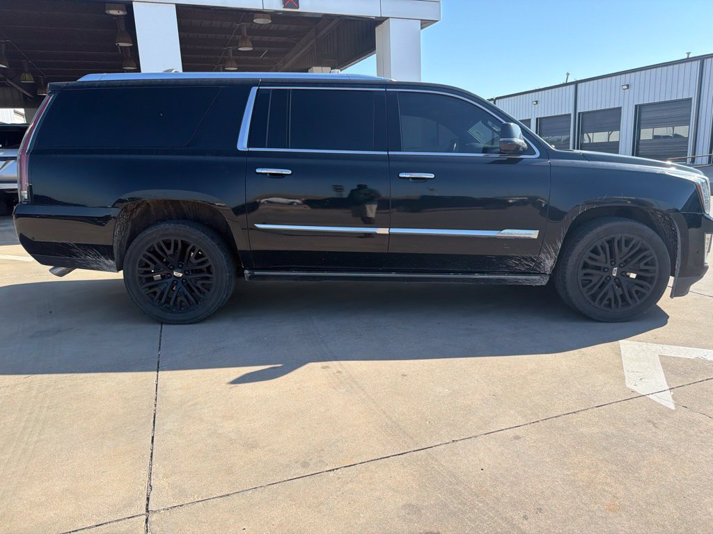 Used 2017 Cadillac Escalade ESV Premium Luxury AWD/4WD image 2
