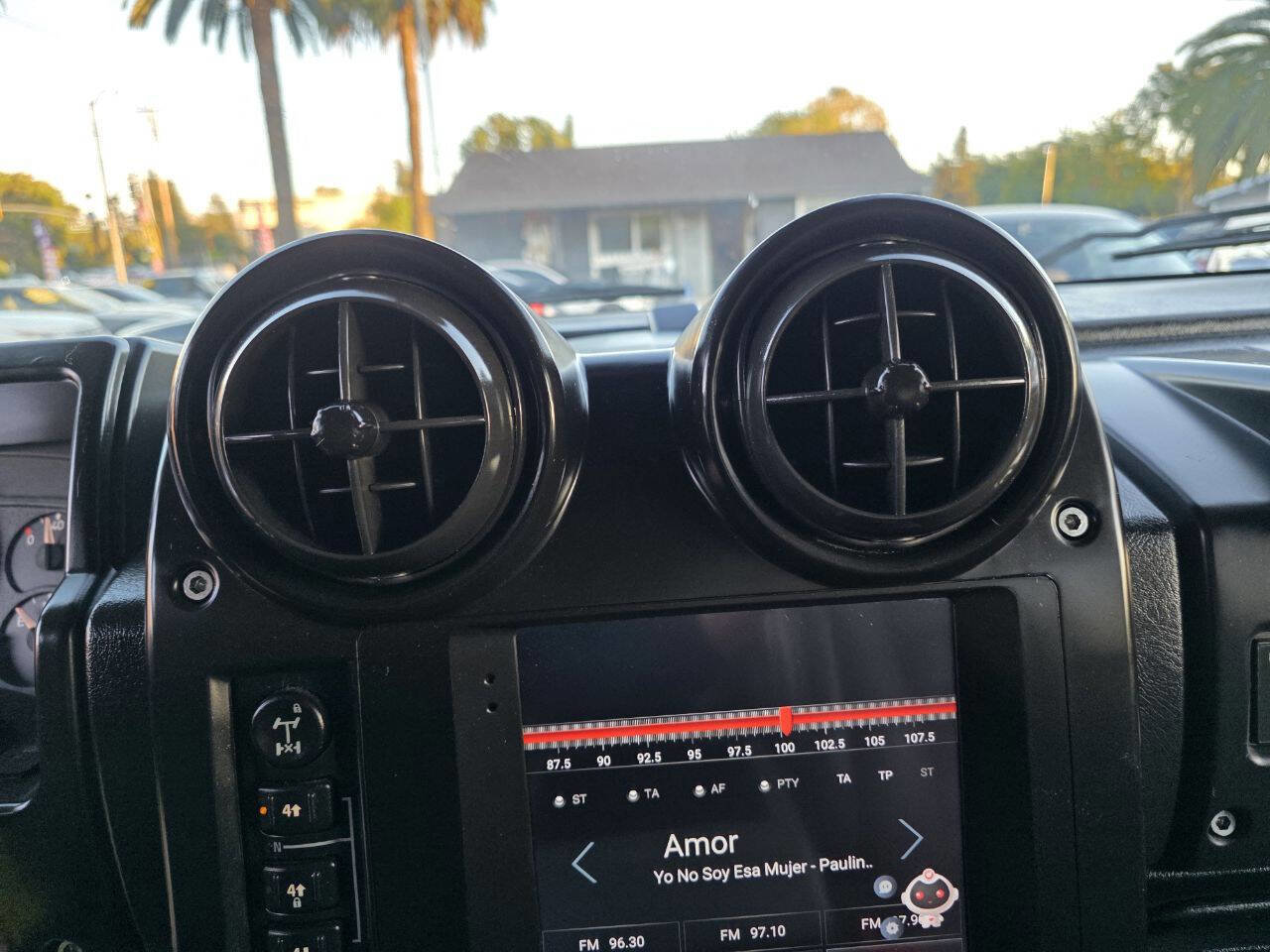 Used 2005 HUMMER H2 image 16