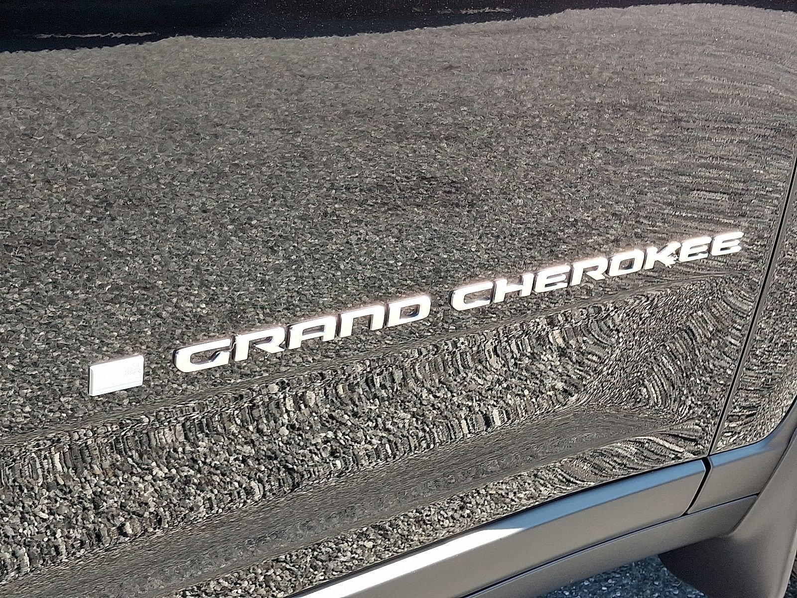 New 2025 Jeep Grand Cherokee Laredo w/ Luxury Tech Group I image 12