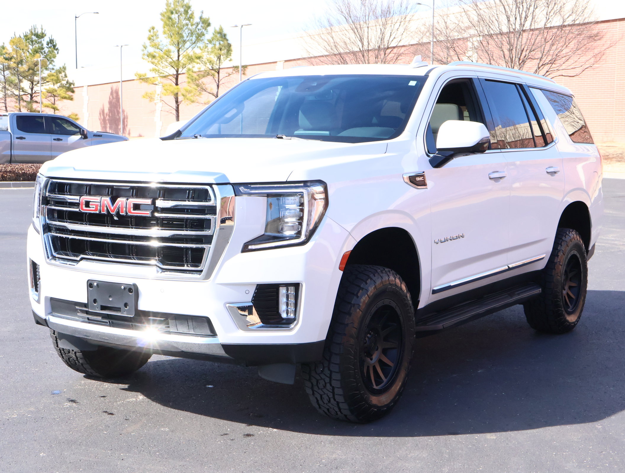 Used 2023 GMC Yukon SLT w/ SLT Premium Package image 34