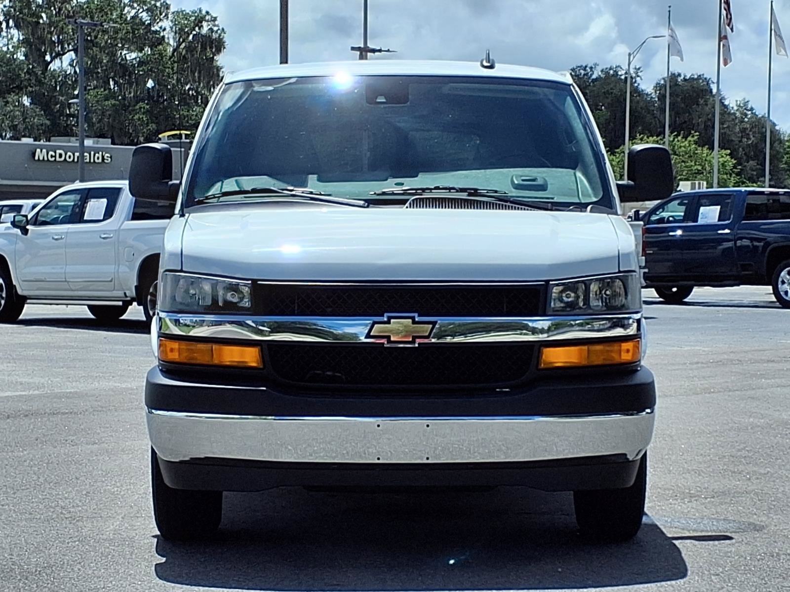 Used 2025 Chevrolet Express 3500 LT w/ LT Preferred Equipment Group RWD image 2