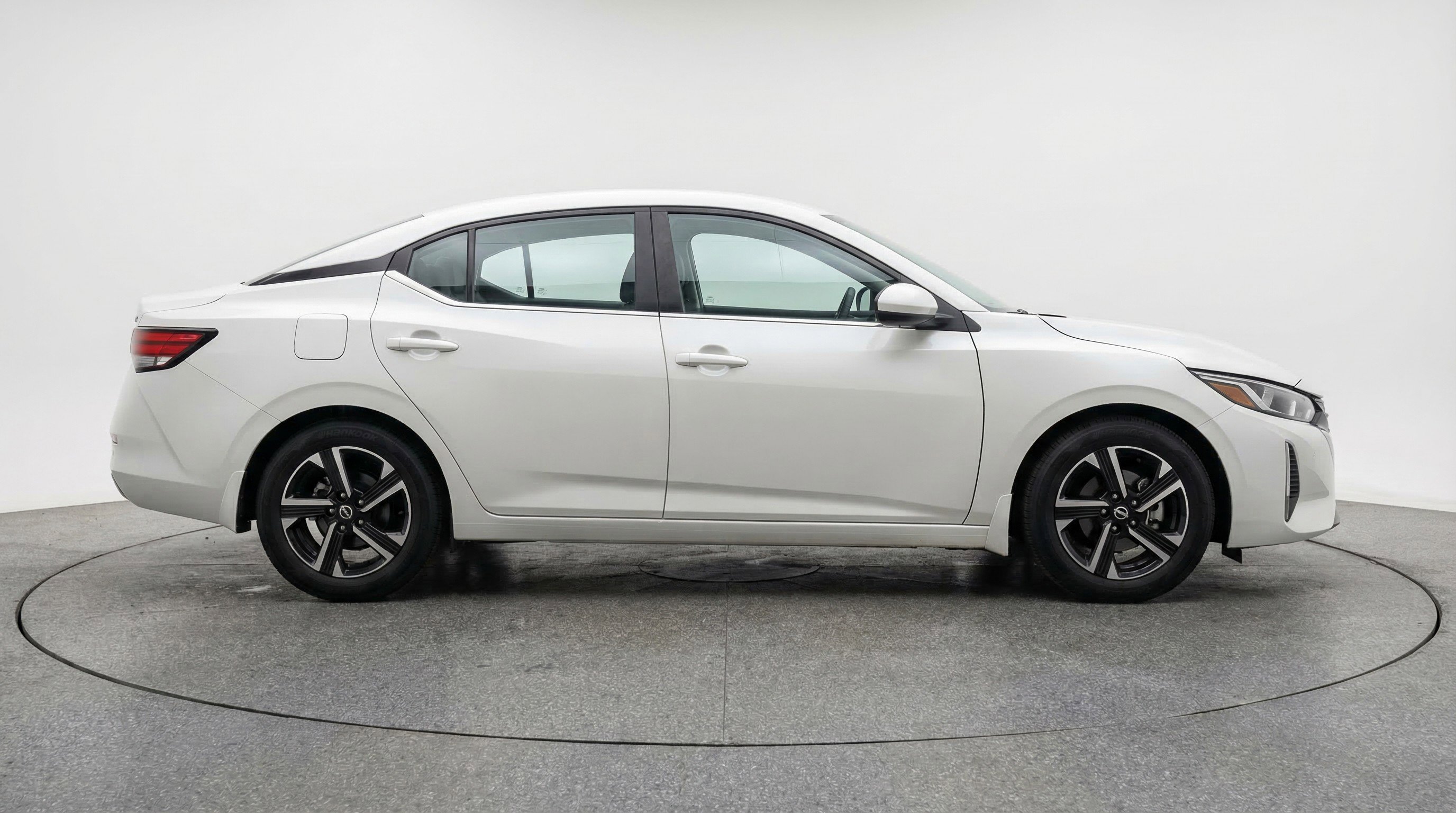 Used 2025 Nissan Sentra SV FWD image 11