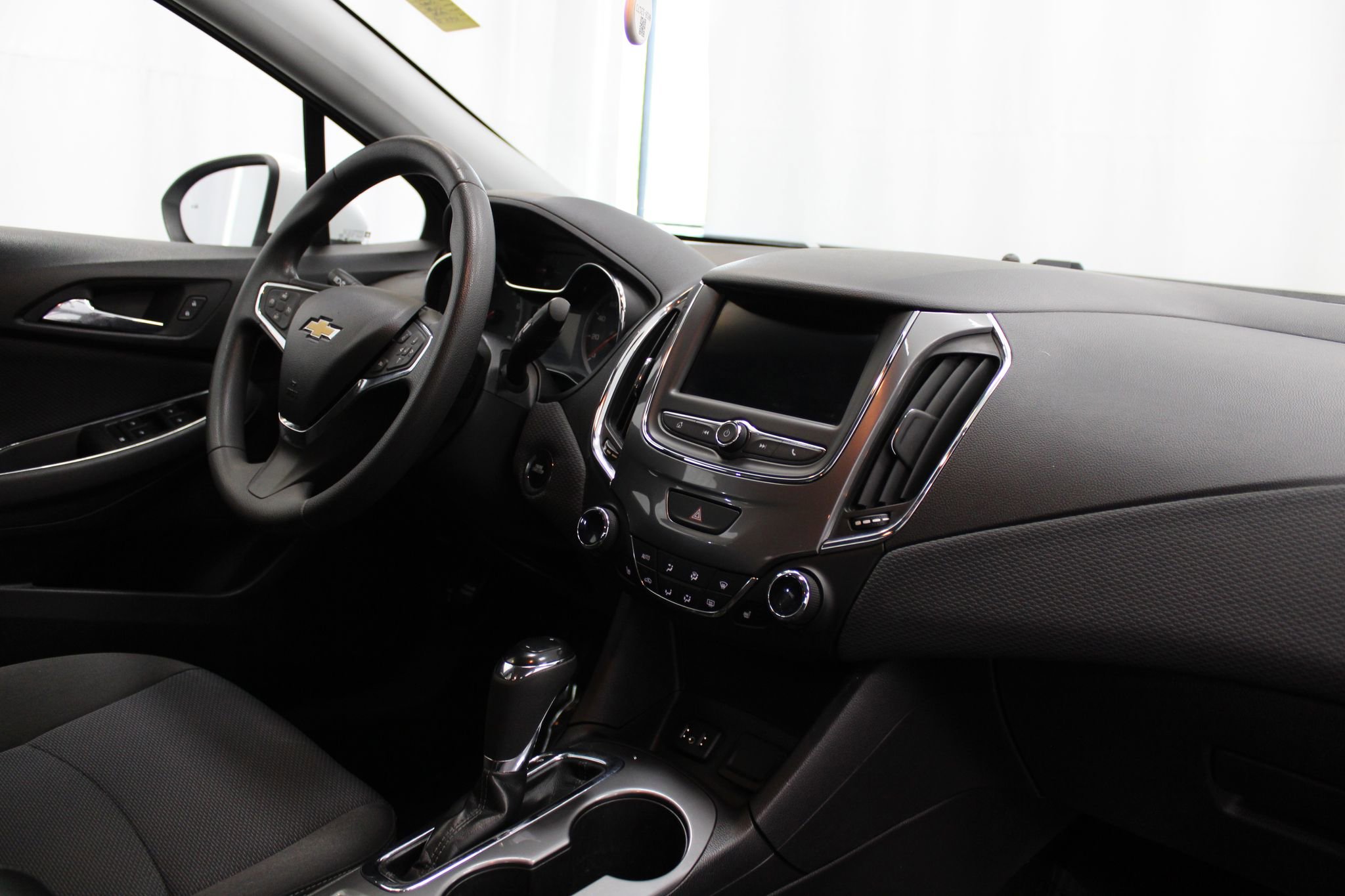 Used 2019 Chevrolet Cruze LT w/ Convenience Package image 31